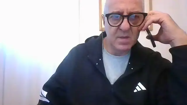 ANONIMO7735 Chat XXX in diretta