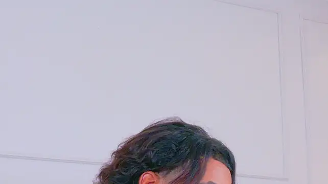 AlanCuute Show in webcam