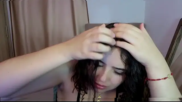 _alicia_z Adlı Modelin Canlı XXX Sohbeti