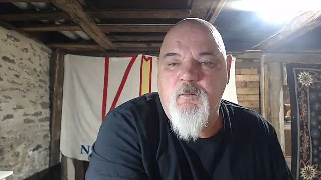 Newfiesausage1972 Show in webcam