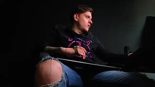 FelixStarkk লাইভ XXX চ্যাট
