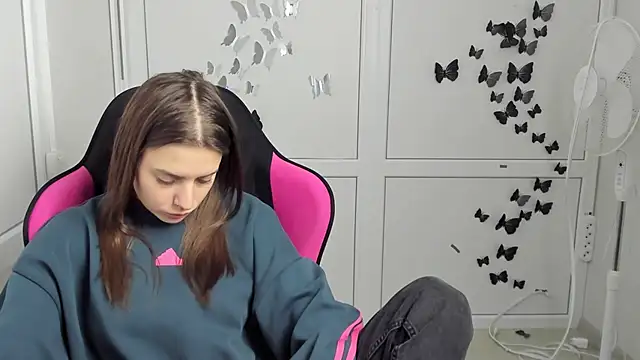 SoftBloomMira's Live XXX Chat