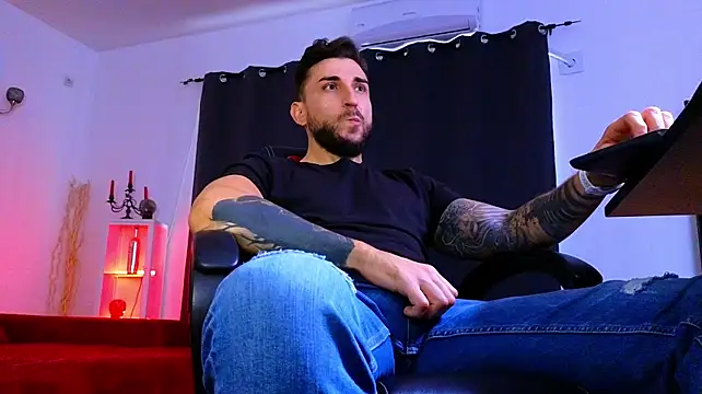 MightyAaron66 Live XXX-chat
