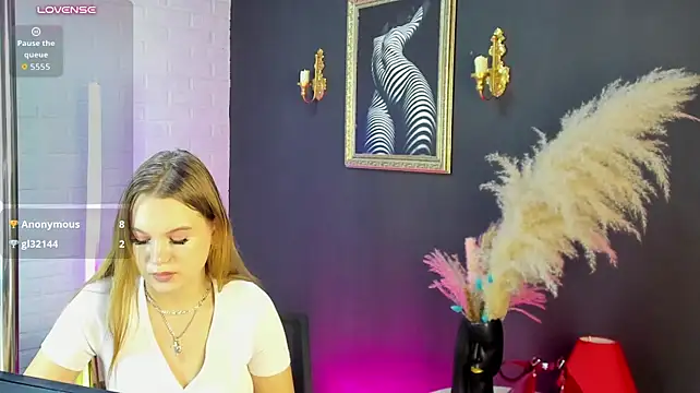 LilaRey Adlı Modelin Canlı XXX Sohbeti