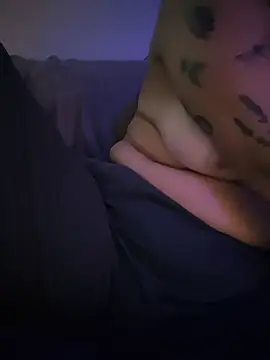 Sweettinydiamond live XXX chat