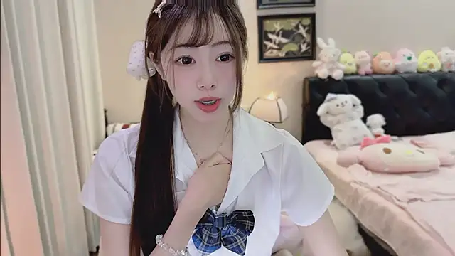 Evacute-top's Live XXX Chat
