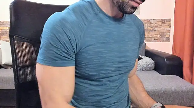 HotHunkTrainer's Live XXX Chat