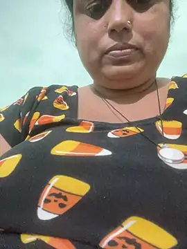 Chat +18 de Hot_indian_Milf ao vivo