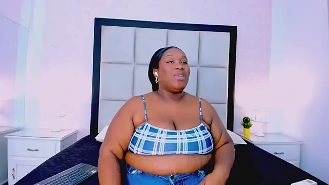 TreisyVixen's Live XXX Chat
