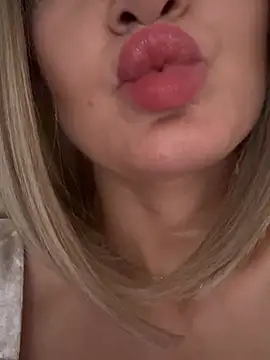 LunaFoxs – Naživo XXX chat