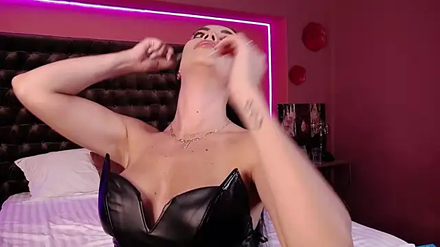 StephanyMillan's Live XXX Chat