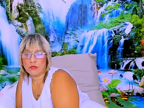 indianroxyn Live XXX chat
