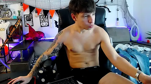 צ'אט XXX בשידור חי של ThomasEdisonn