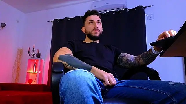 MightyAaron66 লাইভ XXX চ্যাট