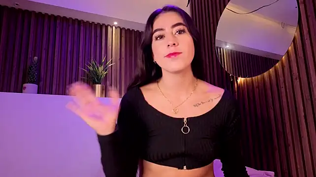 camila_martinez0 Adlı Modelin Canlı XXX Sohbeti