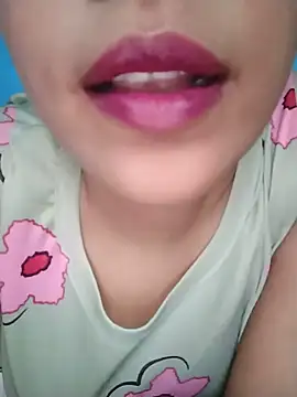 Anki-doll Adlı Modelin Canlı XXX Sohbeti