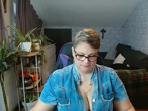 Newgirl4you live XXX chat