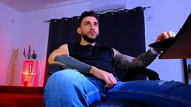 MightyAaron66 élő XXX-chatje