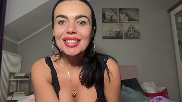 دردشة JennyFantasy الجنسية المباشرة