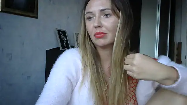 AngelinaLove28 Adlı Modelin Canlı XXX Sohbeti