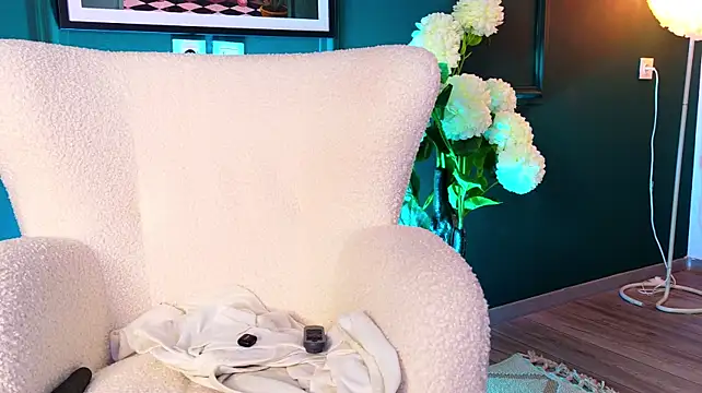 LittleRedRubi's Live XXX Chat