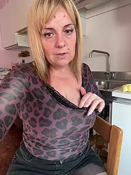 Онлайн чат XXX ElySun_
