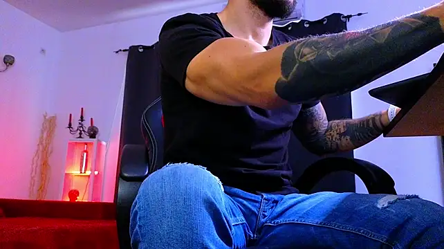 MightyAaron66 Live XXX-Chat