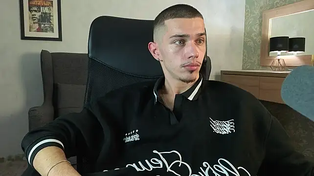 צ'אט XXX בשידור חי של KaydenDrew