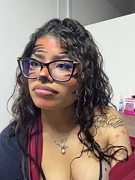 Issaa_Tylern Live XXX chat