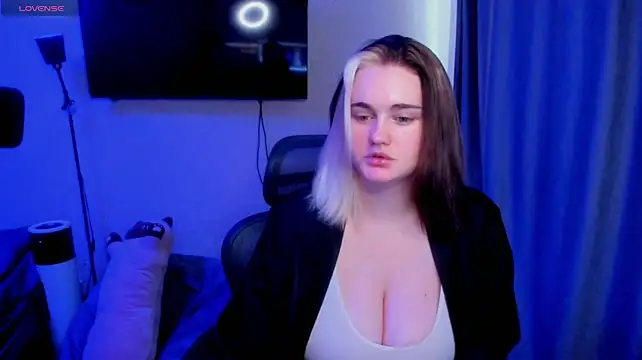AnyshaCat XXX чат на живо