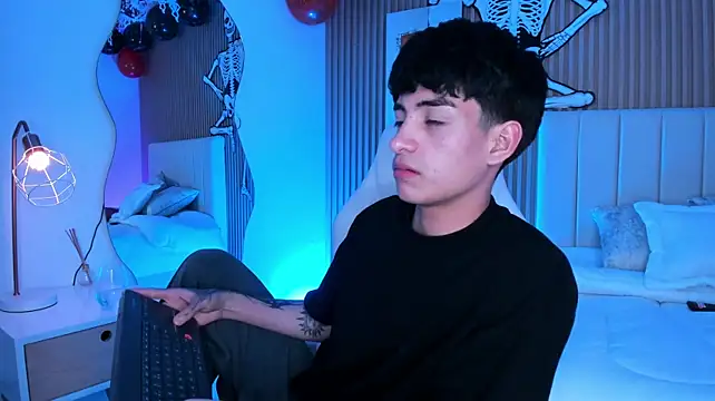 Filiph_Sterliing élő XXX-chatje