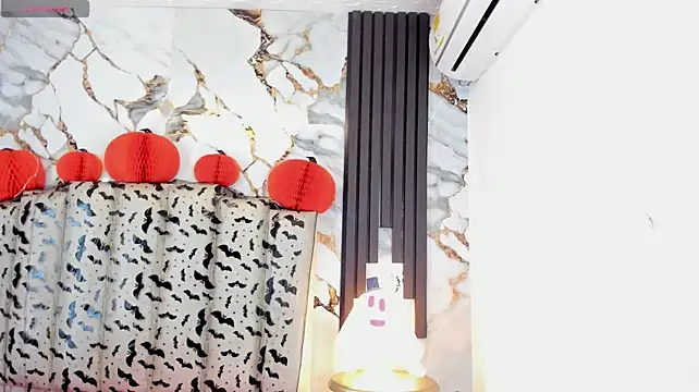 XXX chat uživo modela AlanniLane