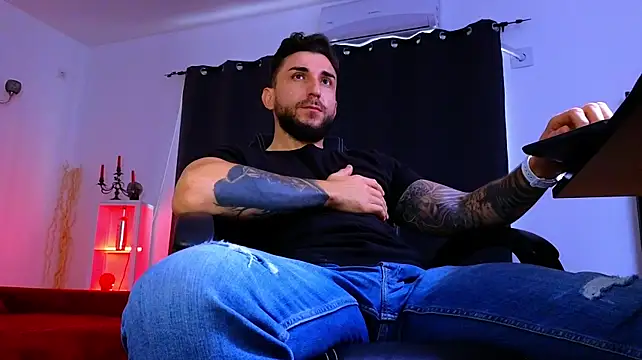 MightyAaron66 XXX чат на живо