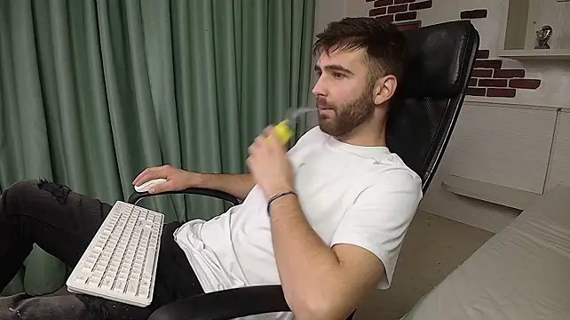 צ'אט XXX בשידור חי של KyloEast