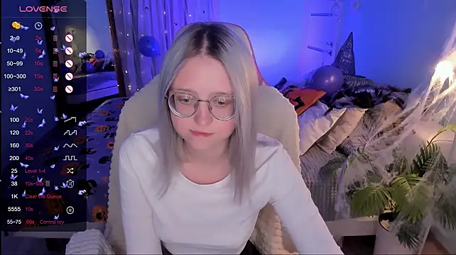 LunarGlow live XXX chat