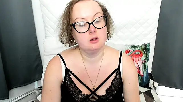 dirtyBonnie Adlı Modelin Canlı XXX Sohbeti