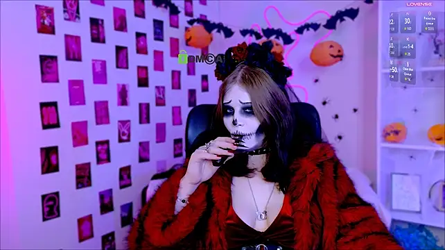 nikki_kiss_ Adlı Modelin Canlı XXX Sohbeti