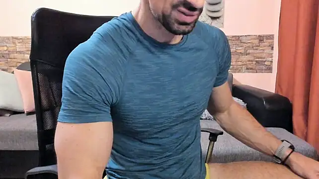 HotHunkTrainer XXX чат на живо