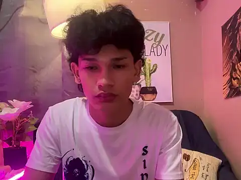 Imjustasluttyintownx's Live XXX Chat