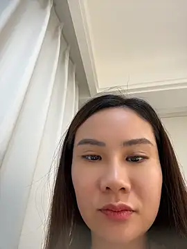 Yioyio-666's Live XXX Chat