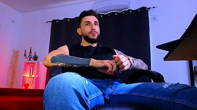 MightyAaron66 Adlı Modelin Canlı XXX Sohbeti