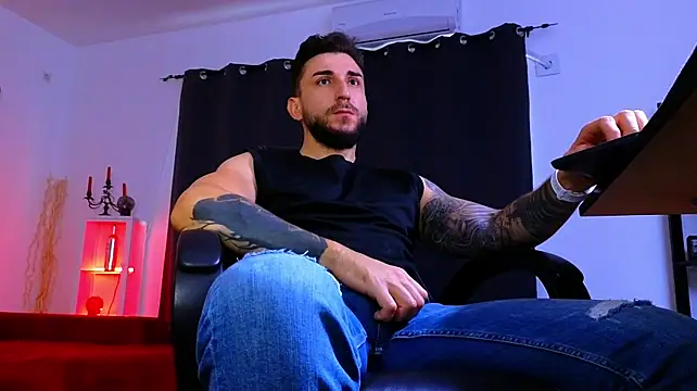 MightyAaron66's Live XXX Chat