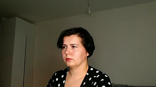 M1ssShyMira's Live XXX Chat