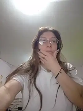 kaylaMinov_ Adlı Modelin Canlı XXX Sohbeti