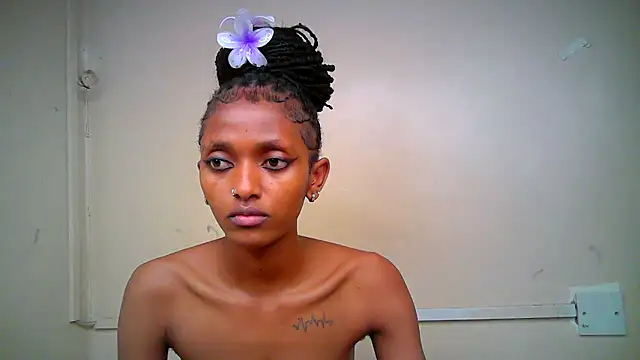 Chatroom XXX en direct de Qute_nimple