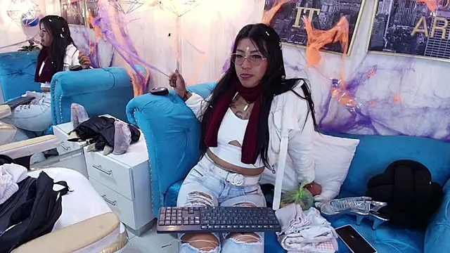 Lilith_Mills Adlı Modelin Canlı XXX Sohbeti