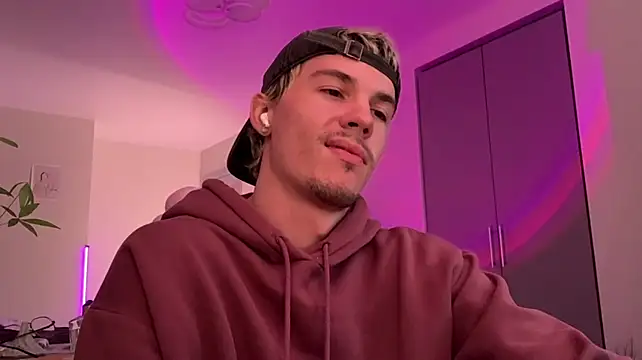 Jeremy1Scott Live XXX-Chat