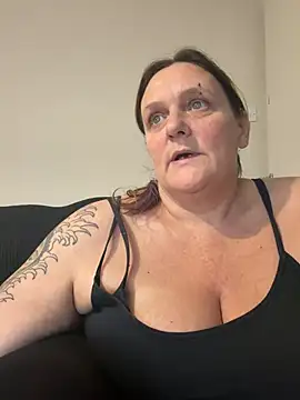 Chat +18 de Big-Bootiej ao vivo