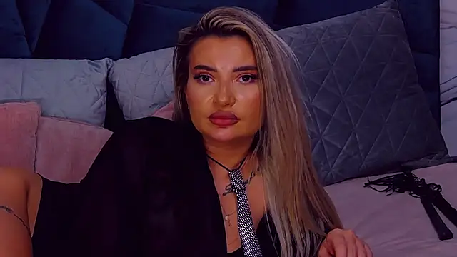 NightshadeIris Adlı Modelin Canlı XXX Sohbeti