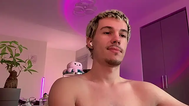 Jeremy1Scott Chat XXX live